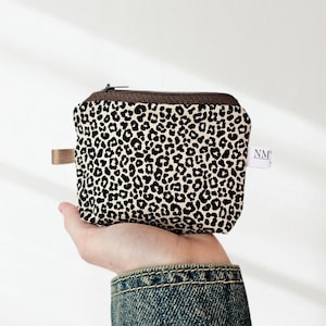 Geldbeutel Leo - kleine Tasche Cord - mini Makeup Tasche • Portmonnaie Leoprint • Schlüsseltasche Handmade • Geschenk Leolover • beige braun