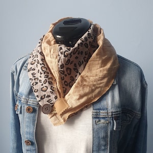 Dreieckstuch Leo aus Musselin Baumwolle, Halstuch mit Leomuster, modernes Tuch, Musselintuch für junge Frauen, Kinder Musselintuch Leopard