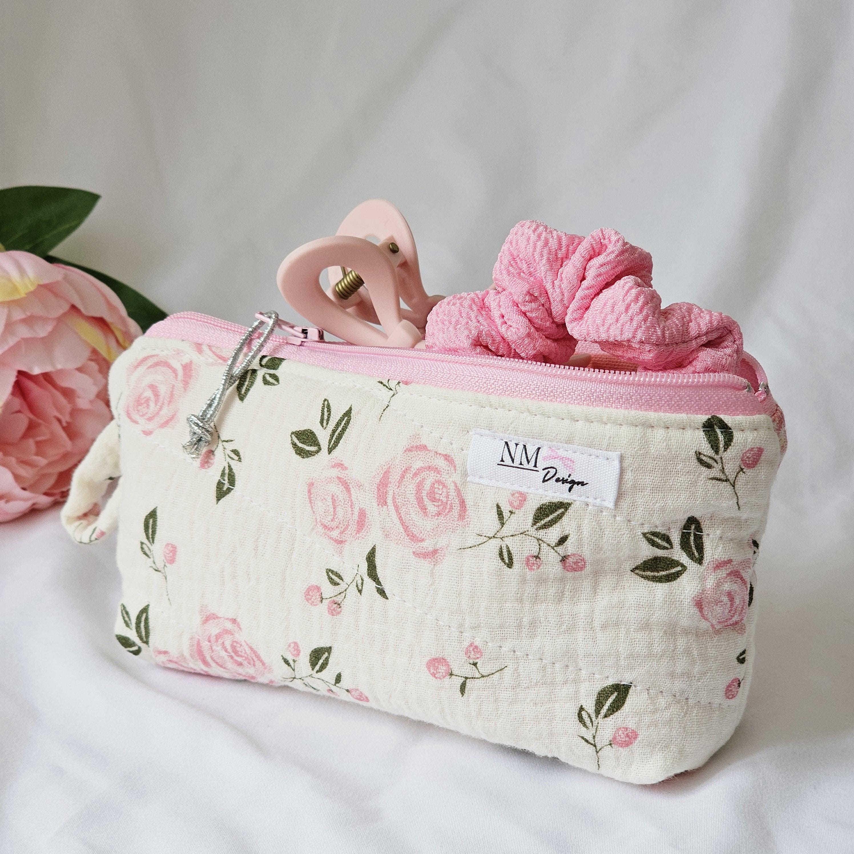 Small cosmetic bag flowers - Makeup bag aesthetic, quilted makeup bag, muslin pencil case cotton handmade, gift for girlfriend