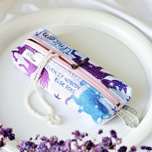 Einhorn Federmäppchen - Stifteetui Rosa Lila, Geschenkidee Schule, handgemachte Kosmetiktasche wasserabweisend, Schminktasche Kawaii Sterne