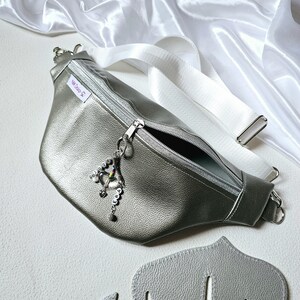Crossbodybag silber, Umhängetasche Damen, Hipbag einfarbig, Bumbag, Kunstleder Vegane Tasche, Geschenk Freundin, Festival Tasche metallic