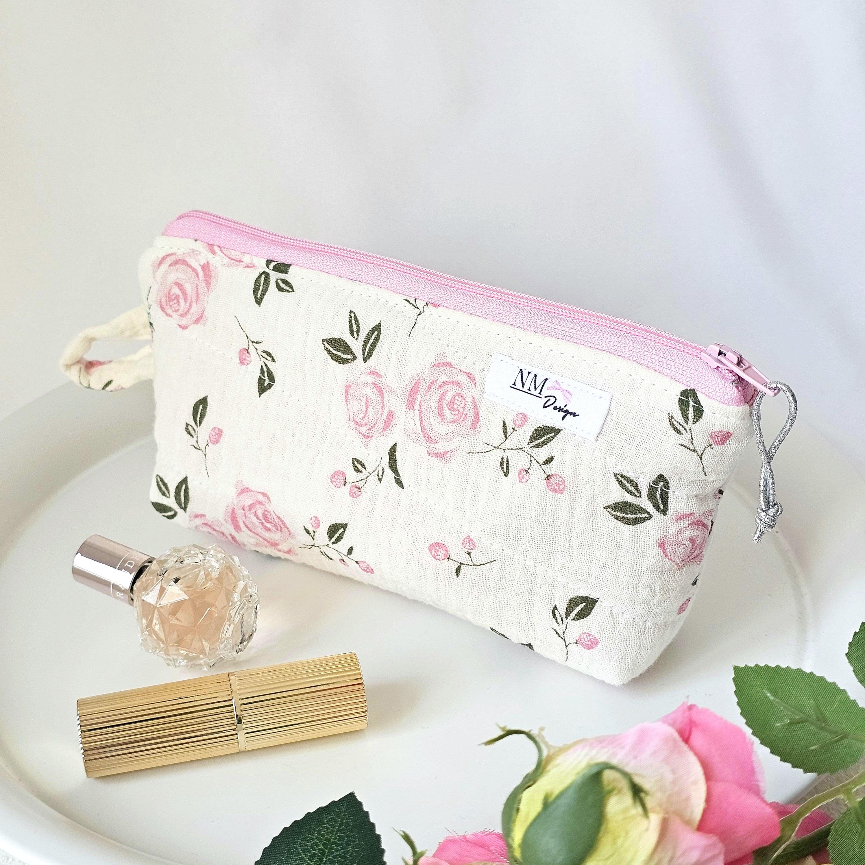 Pink quilted cosmetic bag with flowers • Handmade makeup bag made of muslin • Aesthetic beauty pouch • Gift for girlfriend