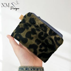 Geldbeutel Leopardenmuster • Plüsch Kosmetiktasche, Münzbeutel, Mäppchen grün schwarz, kleine Makeup Tasche Leo, Schminktasche, Handmade