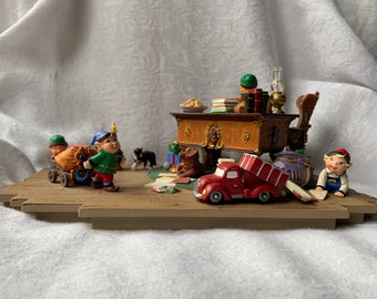HALLMARK Keepsake Ornament Collector&#39;s Club Studio Limited Edition &quot;SANTA&#39;S DESK&quot;!