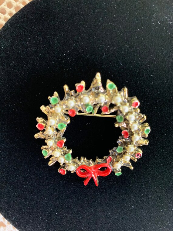 Christmas Wreath Pin with Pearls & Red Bow