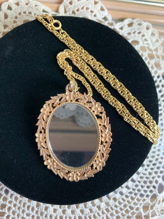 Pretty Gold Tone and Pink Rose Necklace!  Unique … - image 2