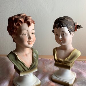 Vintage Lefton Couple/Excellent condition, pair of figurines, delicately painted
