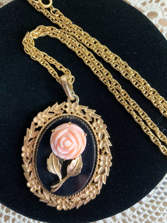 Pretty Gold Tone and Pink Rose Necklace!  Unique … - image 1