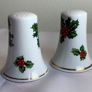 LEFTON Holly & Berry Salt/Pepper Shakers!