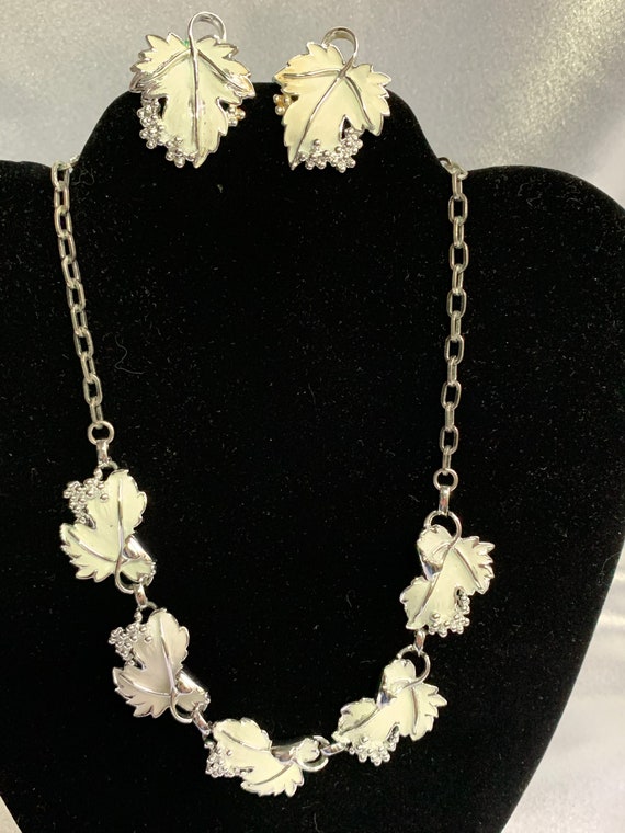 SARAH COVENTRY White Enamel Grape Leaf Necklace a… - image 2