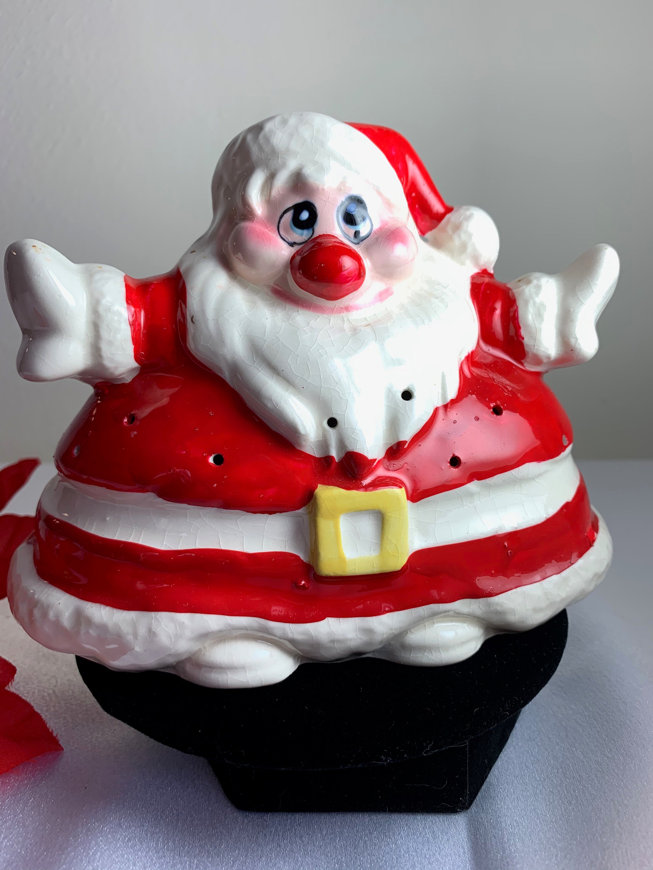 Charming Santa Hors D'oeurves Holder!