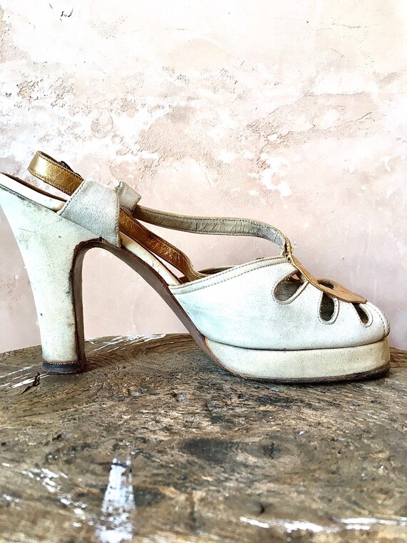Vintage Late 1930s White Suede and Gold Metallic L