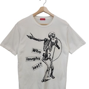 Vintage 00s Barbara Kruger &quot;Who Laughs last ?&quot; Barbara kruger skeleton / Art Fashion Designer / Andy Warhol / Vintage Art T Shirt Size L
