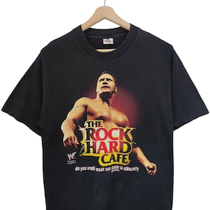 Vintage 1998 WWF The Rock Layin&#39; the Smackdown Large T-shirt Rocky Johnson / do you smell the rock is cooking /80s / 90s / Streetwear Large