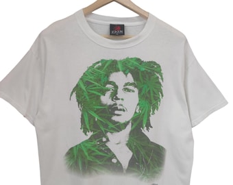 Ropa deportiva vintage Zion Bob Marley, cuanto más fuma el hombre hierbas, más cae Babylon. Impresión fotográfica de Bob Marley. Ropa de calle. Fabricada en EE. UU., tamaño grande.