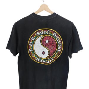 80s Vintage Ying Yang Town & Country sun faded Surf Skate Store Shop T and C Aloha Hawaii Surfing Town and Country Hawaii Shirt Medium USA