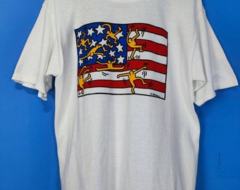 Tienda POP de Keith Haring vintage con la bandera de EE. UU. y una gráfica de la escena pop art de Keith Haring, tamaño mediano.
