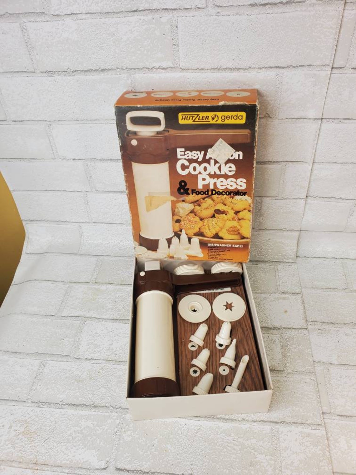 Hutzler Cookie Press Easy Action Food Decorator Spritz Cookies Holiday