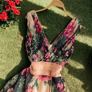 Robe de princesse pour femme,Robe à imprimé floral,Robe médiévale,Robe longue midi,Robe sans manches,Robe d'invitée de mariage,Robe de soirée,Robe élégante image 3