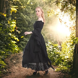 Mittelalterliches Frauenkleid, viktorianisches Frauenkleid, schulterfreies Kleid, irisches Chemise-Kostüm, Renaissance-Faire-Kleid, Feenkleid, Gothic-Hexenkleid Black