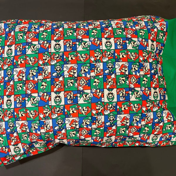 Super Mario cotton pillowcase with green cuff