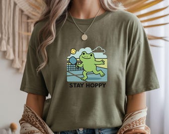 Koszulka z żabą w pickleballu: Stay Hoppy Tee – zabawny prezent dla miłośnika zwierząt