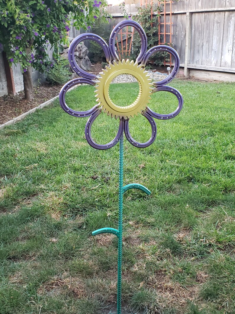 Horseshoe Flower With Stem and Leaves Etsy