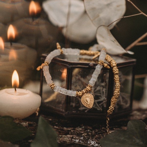 Collier Ras de cou en or et pierre de lune pour femme