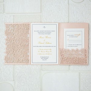 Rose Design Blush Rectángulo Tri-fold Laser Cut Invitación de boda