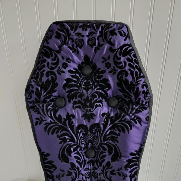 Oreiller de coussin de boîte touffetée par cercueil en taffetas damassé violet royal avec flocage de velours noir fait à la main dans un style gothique victorien, 15"x9"x3.5"