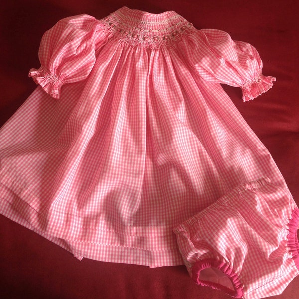 Gingham Hand Smocked Round Yoke Bishop Jurk voor Baby Girl KLAAR OM SCHIP