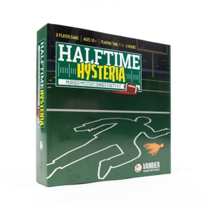 Op de afbeelding: Een groene doos met een witte omtrek van een liggende voetballer op een voetbalveld. De doos heeft de tekst "HALFTIME HYSTERIA" in witte letters met een rode bloedvlek. De tekst "MURDER MYSTERY DINNER PARTY KIT" staat onder de titel. De doos is voor een 8-spelersspel, vanaf 18 jaar, en heeft een speeltijd van 1 1/2 tot 3 uur.