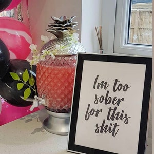 Impresión decorativa de pared con frase "Estoy demasiado sobrio para esta mierda" con alcohol