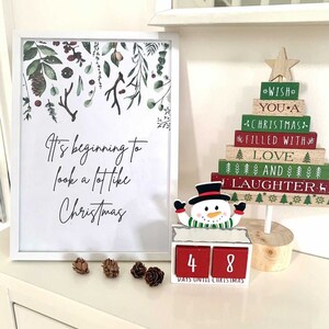 Empieza a parecerse mucho a un borde navideño. Decoración de pared de temporada para el hogar.