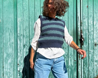 Chaleco de lana de ganchillo, suéter sin mangas TONI en patrón de cuadrados granny, para la temporada de frío, hecho a mano y producido de forma sostenible.