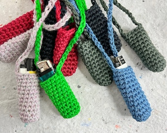 Sac à briquet au crochet SVETA, petit porte-briquet à accrocher autour du cou, en différentes couleurs, fabriqué à partir de fils récupérés et pré-aimés, upcycling