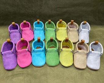 Mocasines de bebé de piel hechos a mano: zapatos unisex de suela blanda