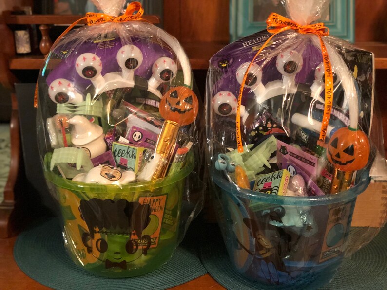 10+ Of The Best Halloween Gift Basket Ideas For A Scary Halloween