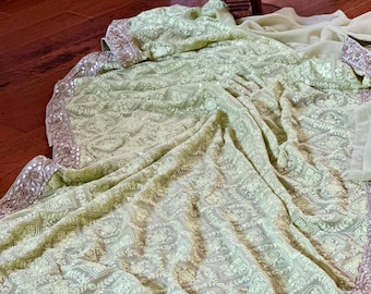 Lindo Chikankari verde menta com borda trabalhada. Inspiração Manish Malhotra. Muito elegante. Acompanha blusa sem costura.