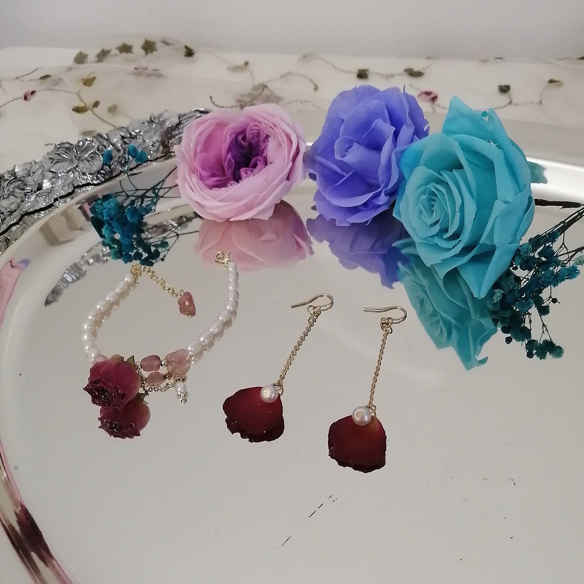 Jewelry made store from roses