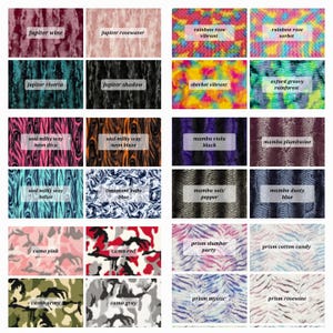 Pu&ograve; includere: Una collezione di campioni di tessuto con vari modelli e colori. I campioni includono trame come marmo, camouflage e disegni astratti. Ogni campione ha un'etichetta con un nome unico, come "Jupiter wine" o "Camo pink".