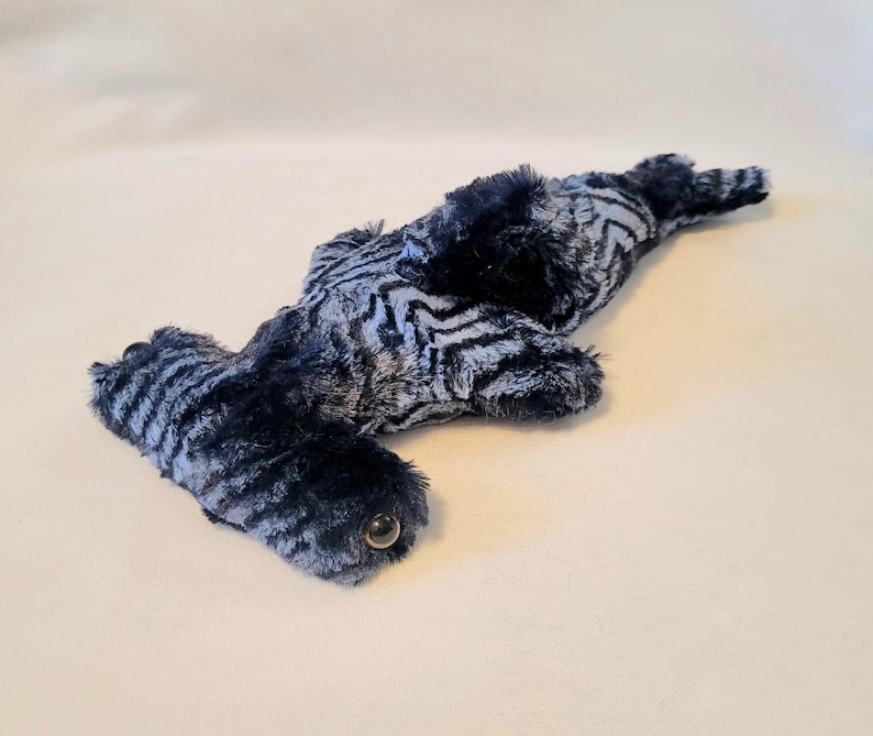 Weighted Minky Hammerhead Shark Stuffed Toy: Anxiety Relief immagine 12