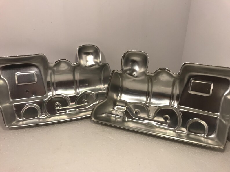 Wilton Vintage Standup 3D Toy Train Choo-Choo Cake Pan 1974 No 502-836