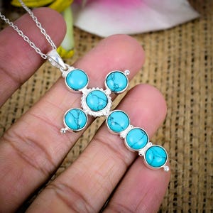 Geverfde turquoise kruishanger: 925 sterlingzilveren christelijke sieraden