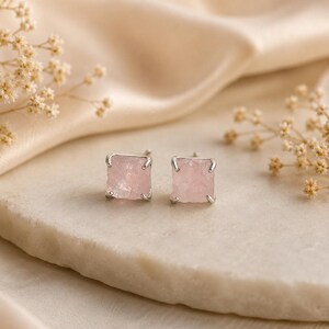 Oorbellen met ruwe rozenkwarts van 925 sterling zilver, handgemaakte kristallen edelsteen oorbellen, roze kwarts oorbellen, een elegant cadeau met natuursteen