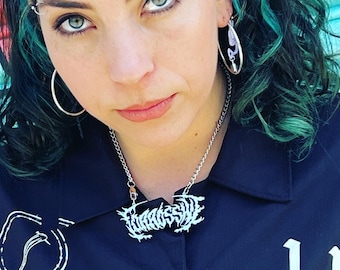 Gargantilla rockera corrosiva