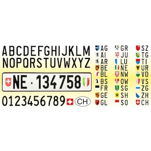 以下が含まれることがあります： スイスのナンバープレート要素のコレクション。アルファベット、数字、さまざまな州のエンブレムが含まれています。 長方形のナンバープレートには、スイスの十字と文字「CH」とともに「NE 134758」というテキストが表示されています。