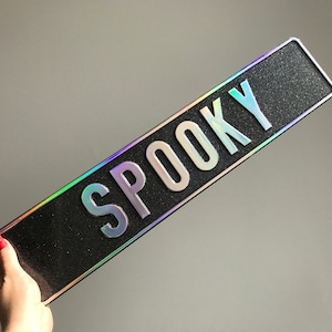 Placa de licença preta personalizada, maquete assustadora, decoração de casa, metal, arco-íris personalizado, presente da filha. Presente de dia das mães