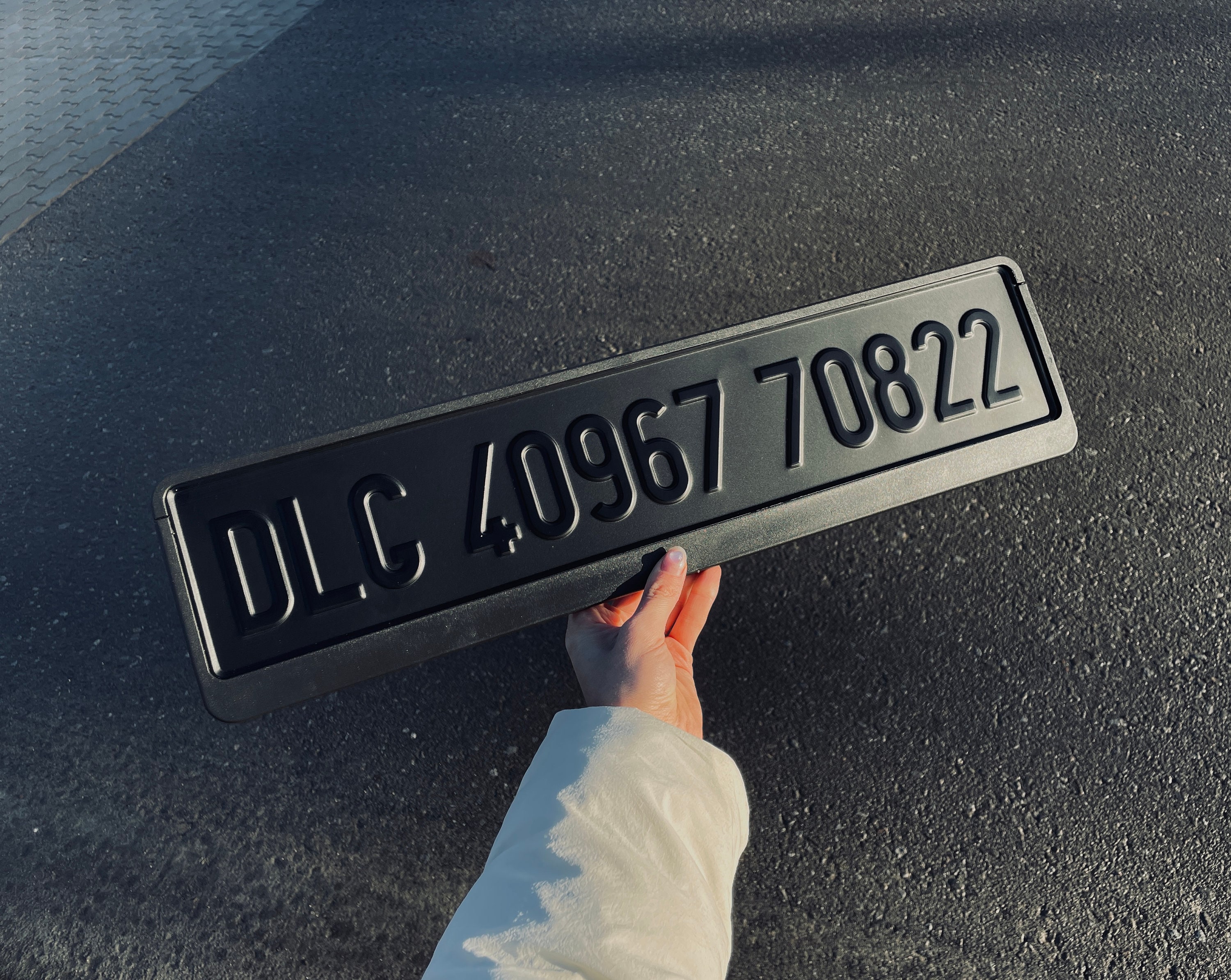 Placa de identificação personalizada preta sobre preta, placa de identificação com licença europeia, decoração para casa, arte em metal, frente personalizada, exclusão interna, presente engraçado