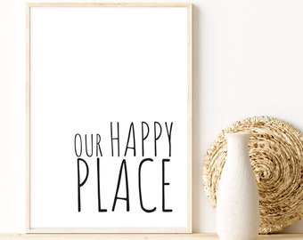 Our Happy Place Poster für dein Zuhause | Schwarz Weiss Bild als Geschenkidee zum Einzug / Umzug in die Wohnung, Haus